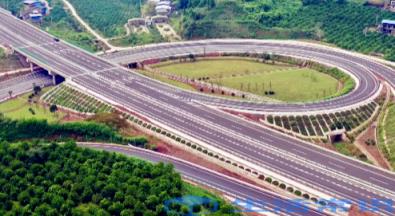 高速路离自建房10米该怎么办