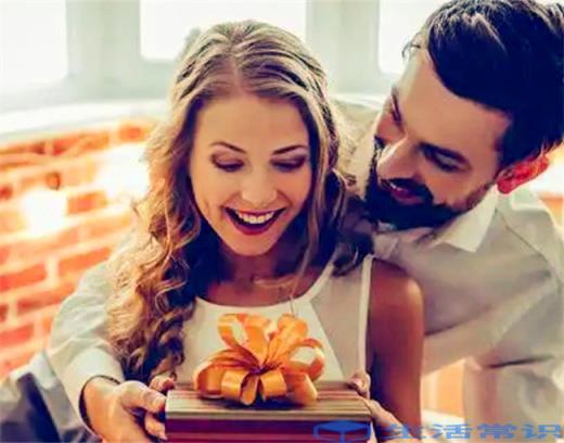 谈恋爱同居好还是不同居好