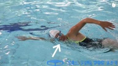 自由泳三划一换气呼吸困难怎么办