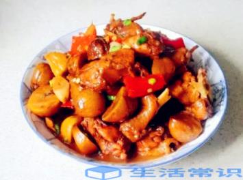 板栗烧鸡先放鸡还是先放板栗