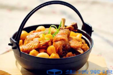 板栗烧鸡先放鸡还是先放板栗