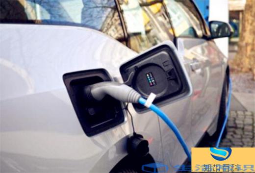 新能源汽车充电能坐车里吗