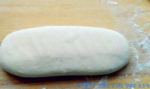 面食制作方法中筋面粉400克,酵母4克,水(牛奶)250克,