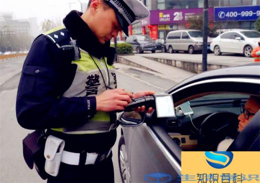 没有穿上衣开车摄像头会拍到吗