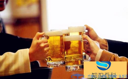 啤酒和白酒一起喝可以吗