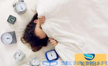 临睡前玩手机也会降低晚间睡眠吗