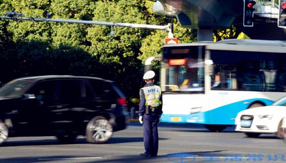 交警大队上班时间几点到几点 交警队双休日日上班吗
