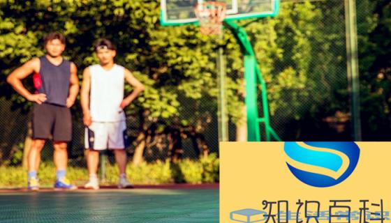篮球场上的五个位置是中锋、大前锋、得分后卫和控球后卫
