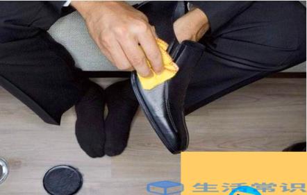 真皮皮鞋怎么擦最干净